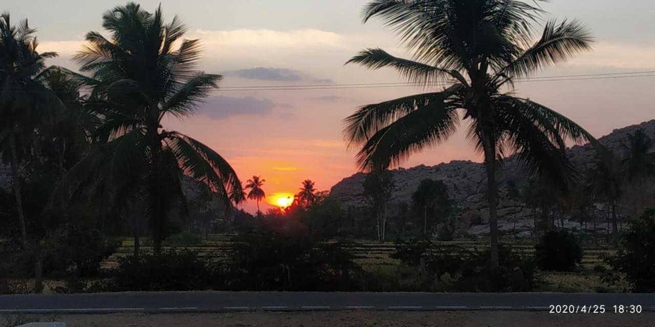 Island Vibes Hampi Guesthouse Exterior photo